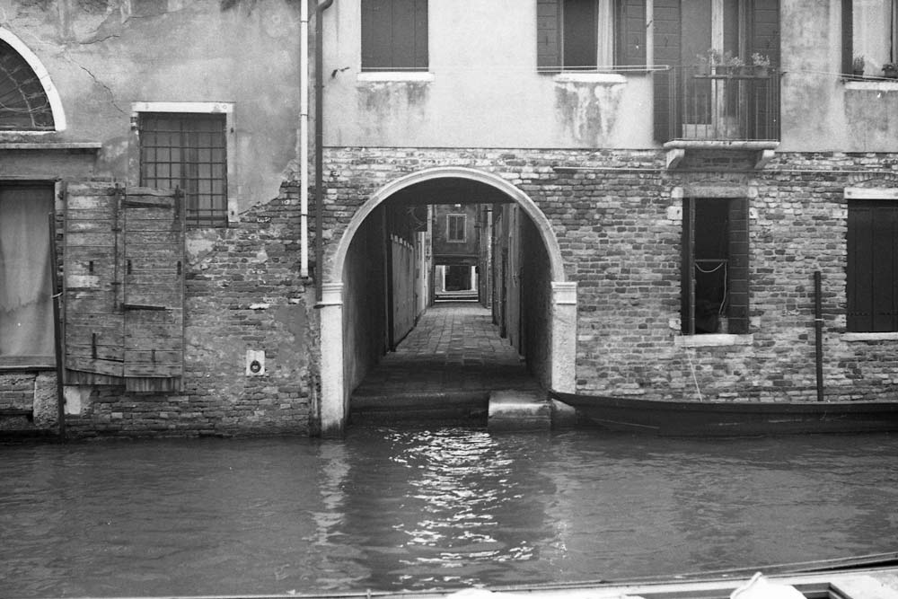 Calle Due Corti et le rio Madonna dell’Orto, Cannaregio, Venise (Italie).